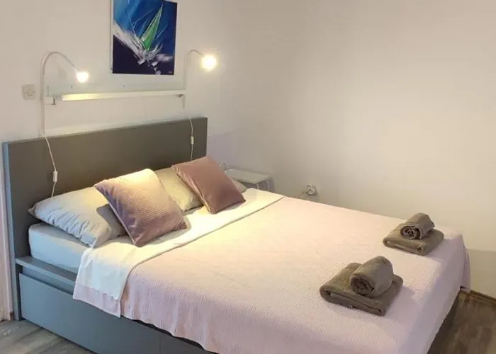 Apartment Elena Mare *